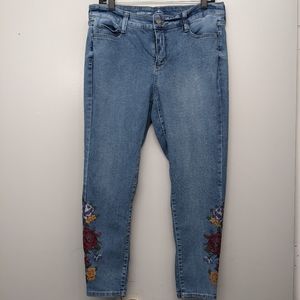 ST Johns Bay Women Size 18 xL Style Skinny Leg Floral Embroidered Blue Jeans